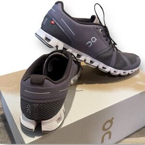 EUC OnCloud size 10.5 US Women’s Shark/Pebble color includes box